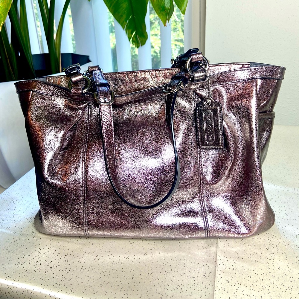 Beautiful Coach purse! The perfect snazzy weekend bag! Almost New!